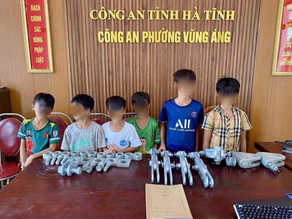 Hà Tĩnh: Thu hồi toàn bộ thiết bị dự án trọng điểm quốc gia bị nhóm học sinh lấy trộm- Ảnh 2. Hà Tĩnh: Thu hồi toàn bộ thiết bị dự án trọng điểm quốc gia bị nhóm học sinh lấy trộm- Ảnh 2.
