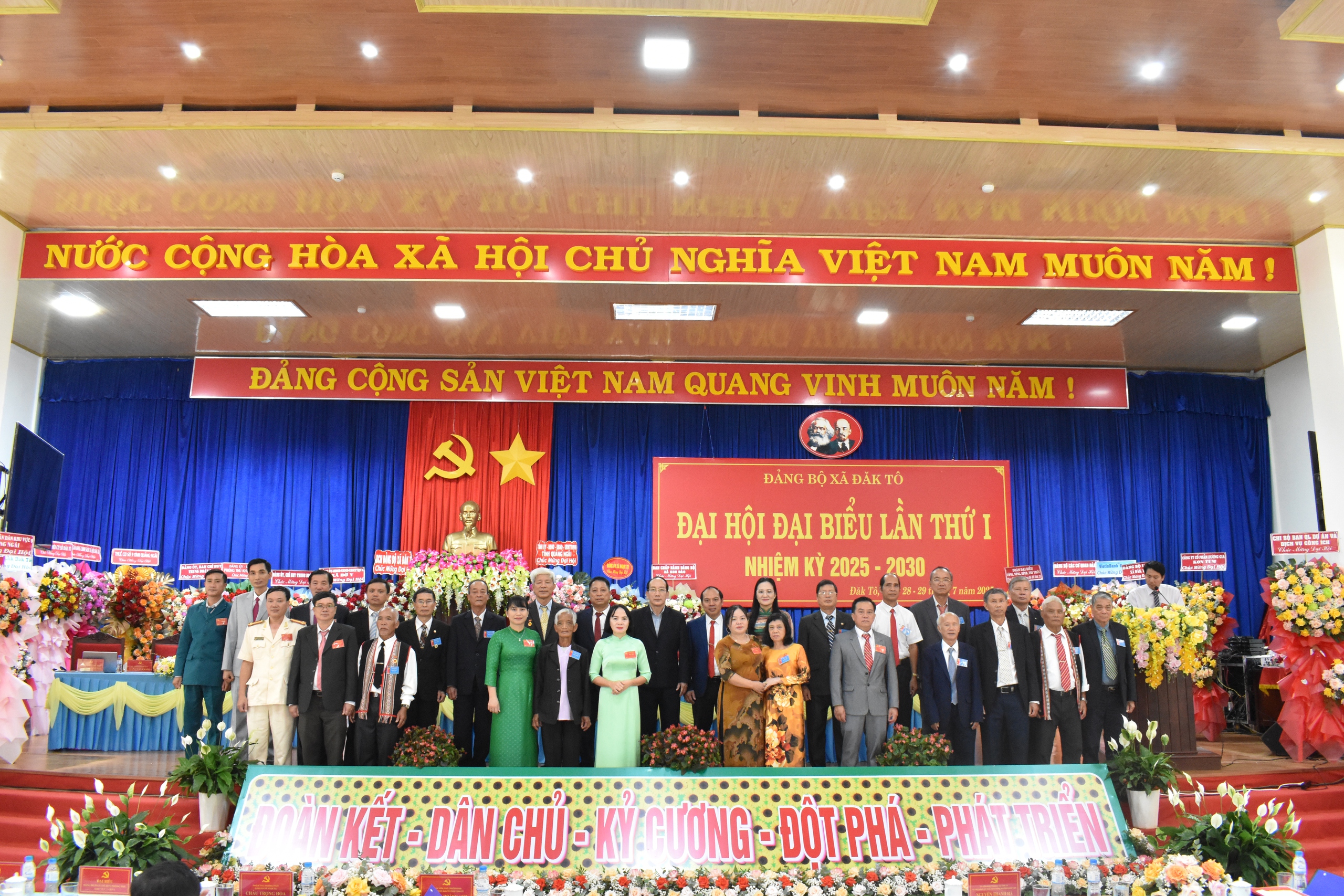 Quảng Ngãi: Đại hội Đảng bộ xã có Bí thư xã là tỉnh ủy viên, kỳ vọng nhiệm kỳ phát triển rực rỡ- Ảnh 6.