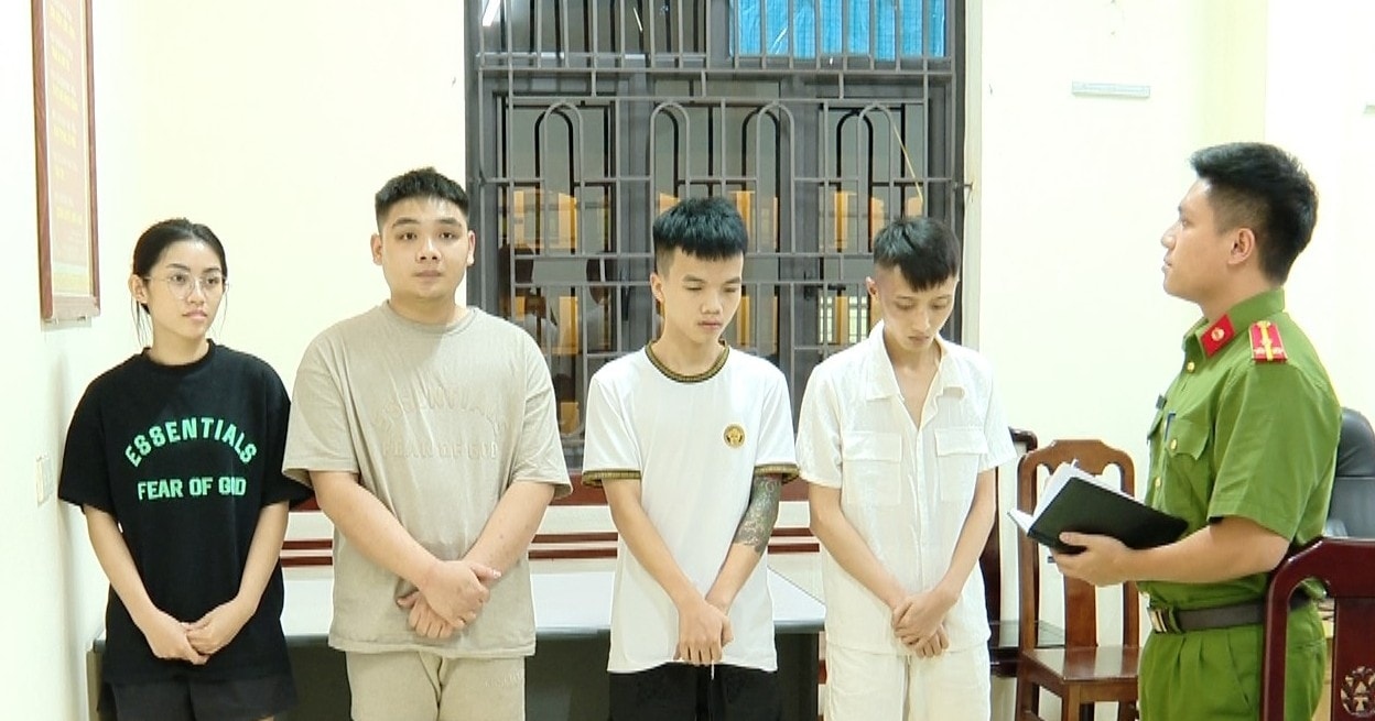 Bắt 4 đối tượng lừa đảo, chiếm đoạt 9 xe ô tô trị giá hơn 10 tỷ đồng- Ảnh 1. Bắt 4 đối tượng lừa đảo, chiếm đoạt 9 xe ô tô trị giá hơn 10 tỷ đồng- Ảnh 1.