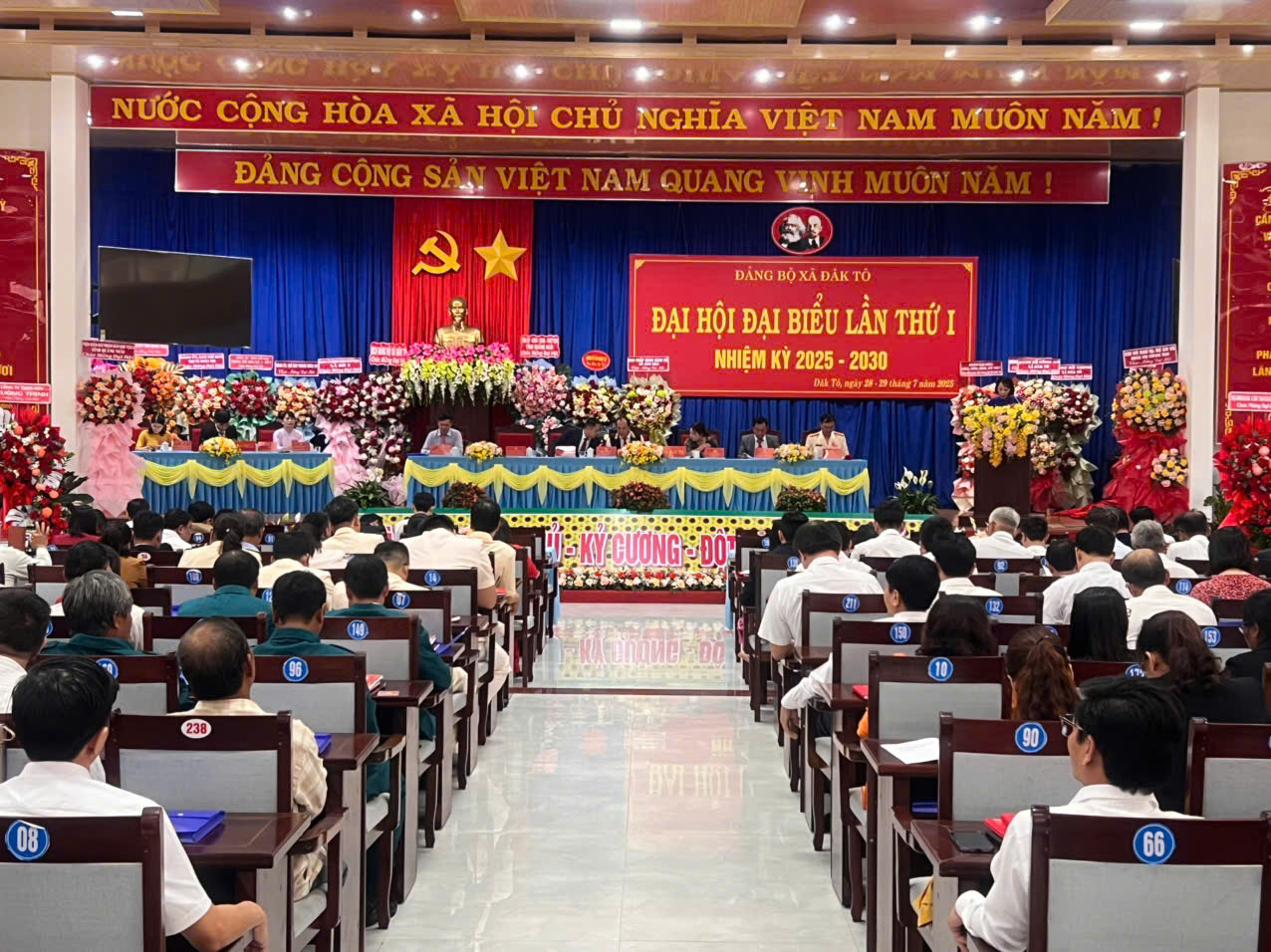 Quảng Ngãi: Đại hội Đảng bộ xã có Bí thư xã là tỉnh ủy viên, kỳ vọng nhiệm kỳ phát triển rực rỡ- Ảnh 1.