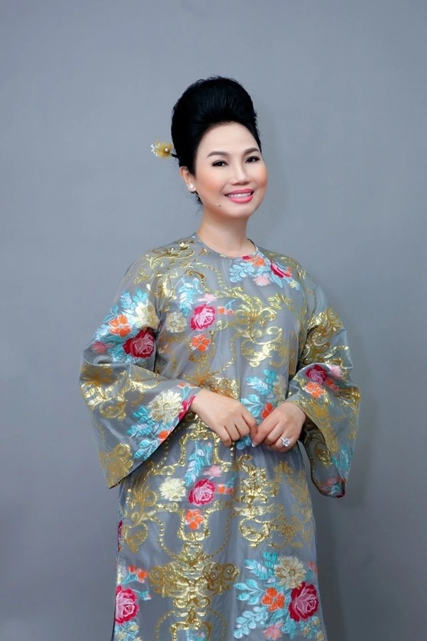 Nữ ca sĩ dòng nhạc quê hương từng bị đồn qua đời, hôn nhân kín tiếng bên chồng doanh nhân ở tuổi U60 - Ảnh 4.
