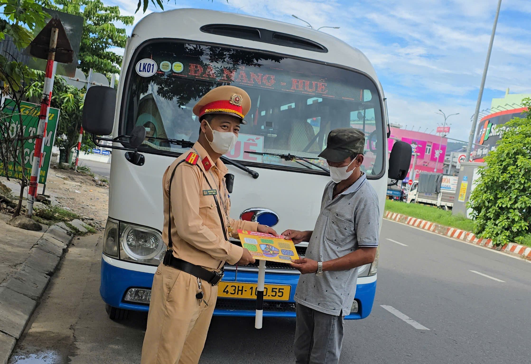 Đà Nẵng phát hiện nhiều xe ô tô vận tải hành khách vi phạm - Ảnh 1. Đà Nẵng phát hiện nhiều xe ô tô vận tải hành khách vi phạm - Ảnh 1.