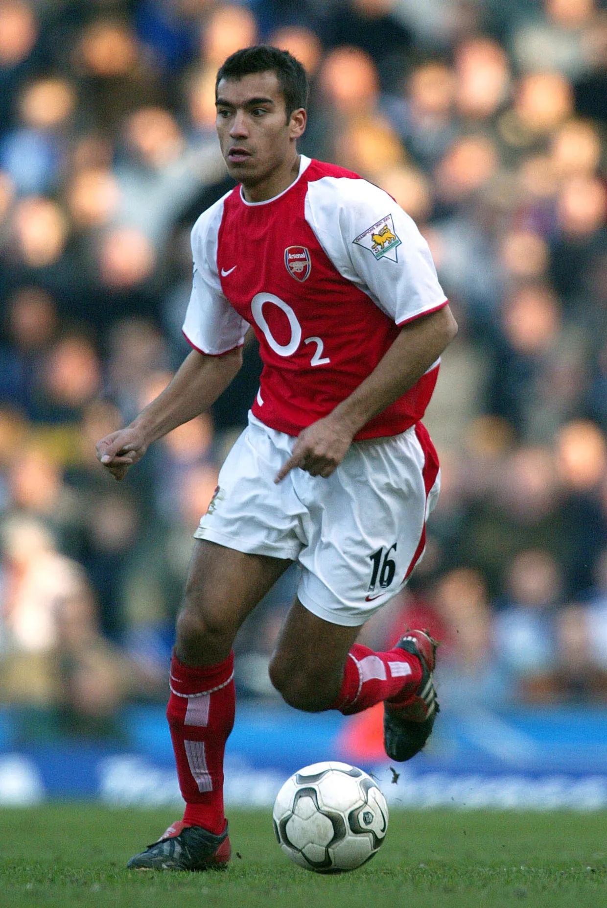 Van Bronckhorst gia nhập Arsenal năm 2001. (Ảnh: GETTY)