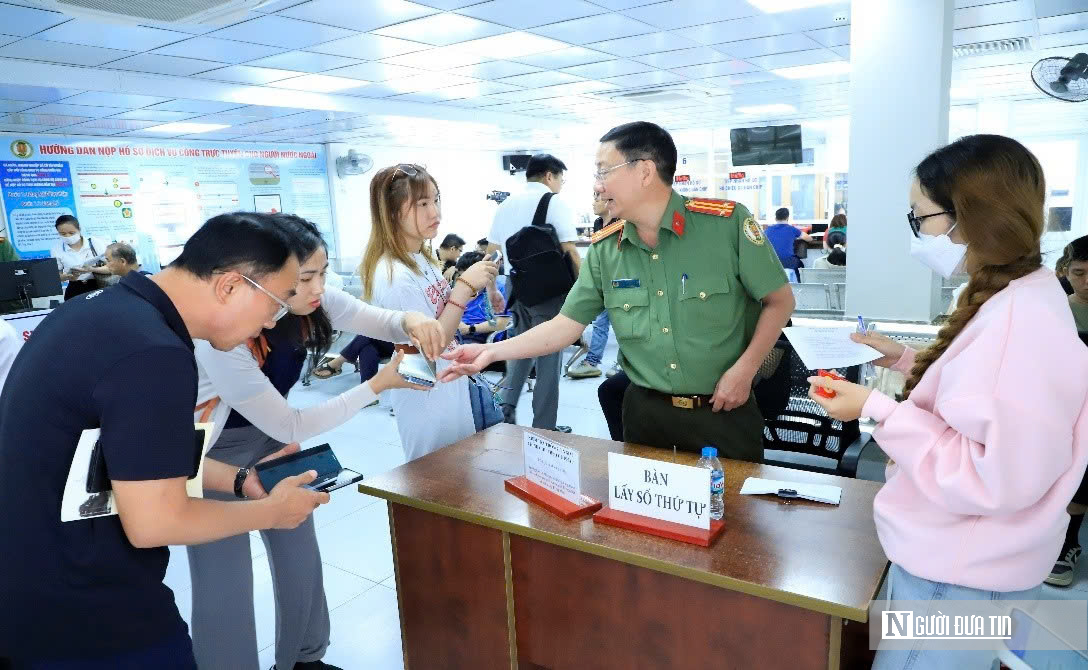Hơn 200 người nước ngoài ở tỉnh Đồng Nai được cấp định danh điện tử chỉ sau 2 ngày đầu cao điểm- Ảnh 2.