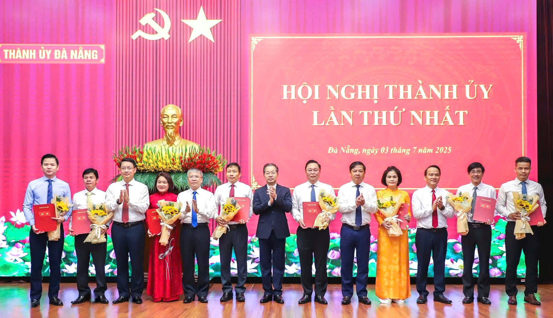 Thành ủy Đà Nẵng công bố quyết định quan trọng về tổ chức bộ máy và nhân sự chủ chốt
- Ảnh 2.