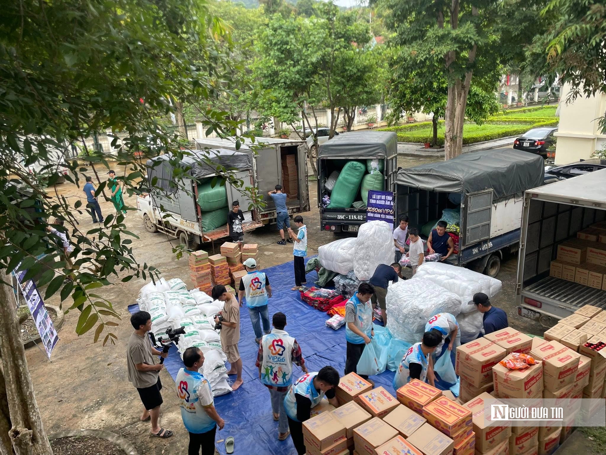 Nghĩa tình dân tộc dựng xây - Bài 2: Bếp hồng đỏ lửa suốt ngày đêm, sưởi ấm người dân bị lũ tàn phá - Ảnh 6.