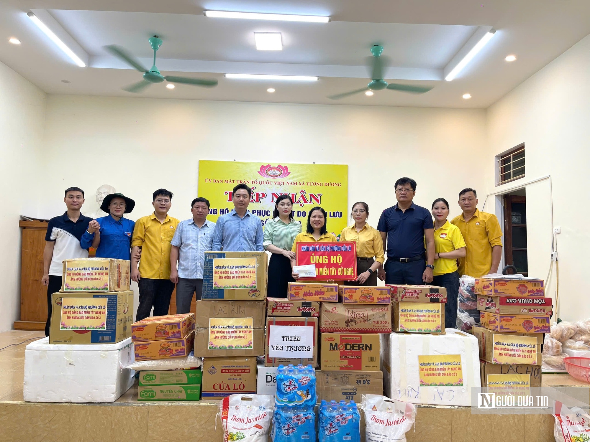 Nghĩa tình dân tộc dựng xây - Bài 2: Bếp hồng đỏ lửa suốt ngày đêm, sưởi ấm người dân bị lũ tàn phá - Ảnh 7.