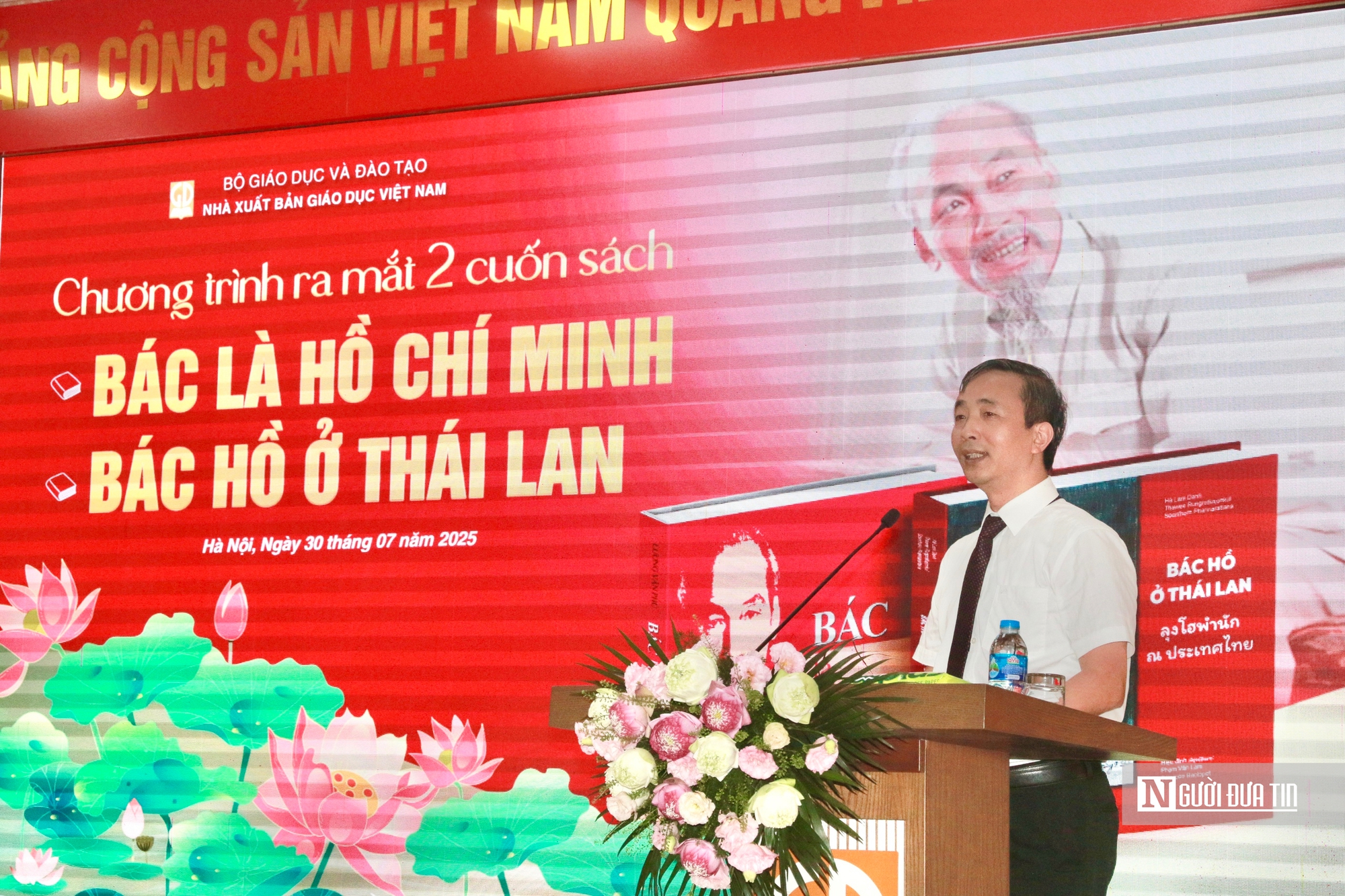 NXBGDVN ra mắt hai cuốn sách "Bác là Hồ Chí Minh" và "Bác Hồ ở Thái Lan" - Ảnh 1.