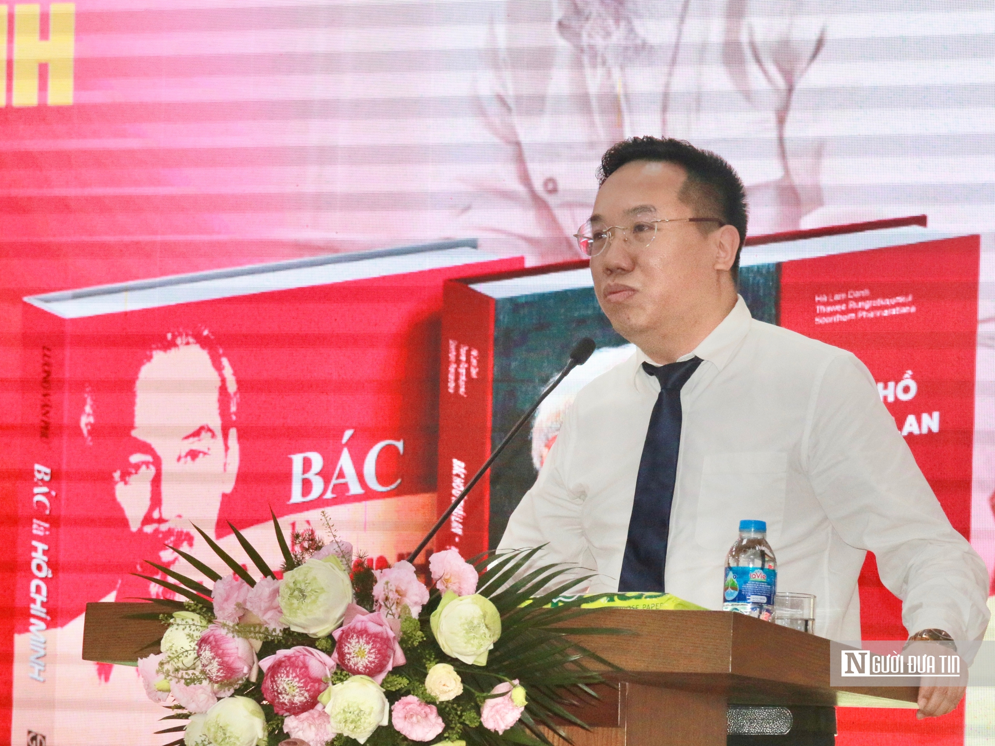 NXBGDVN ra mắt hai cuốn sách "Bác là Hồ Chí Minh" và "Bác Hồ ở Thái Lan" - Ảnh 3.