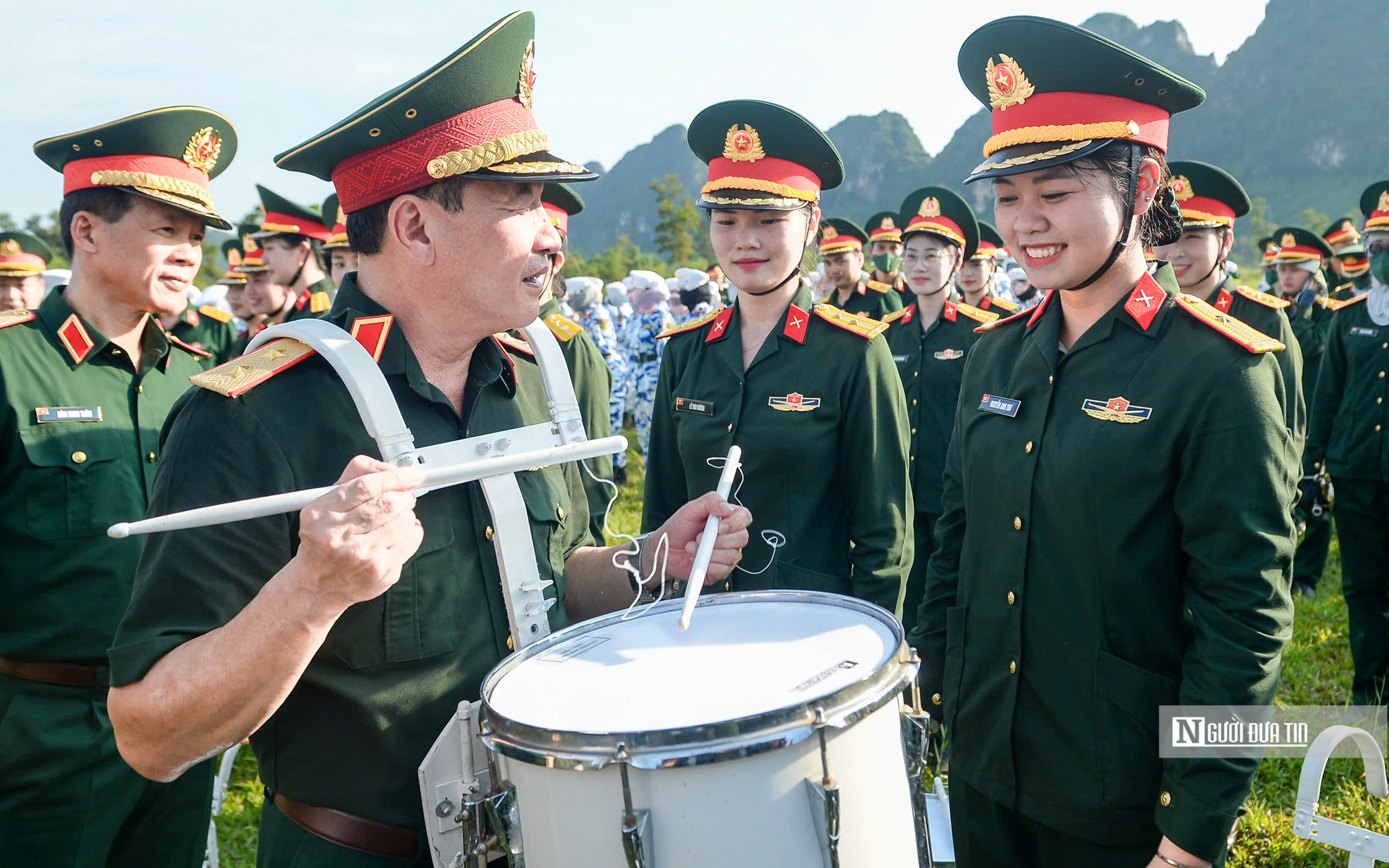 Trung tướng Trương Thiên Tô động viên cán bộ, chiến sĩ A80 tại thao trường- Ảnh 5.