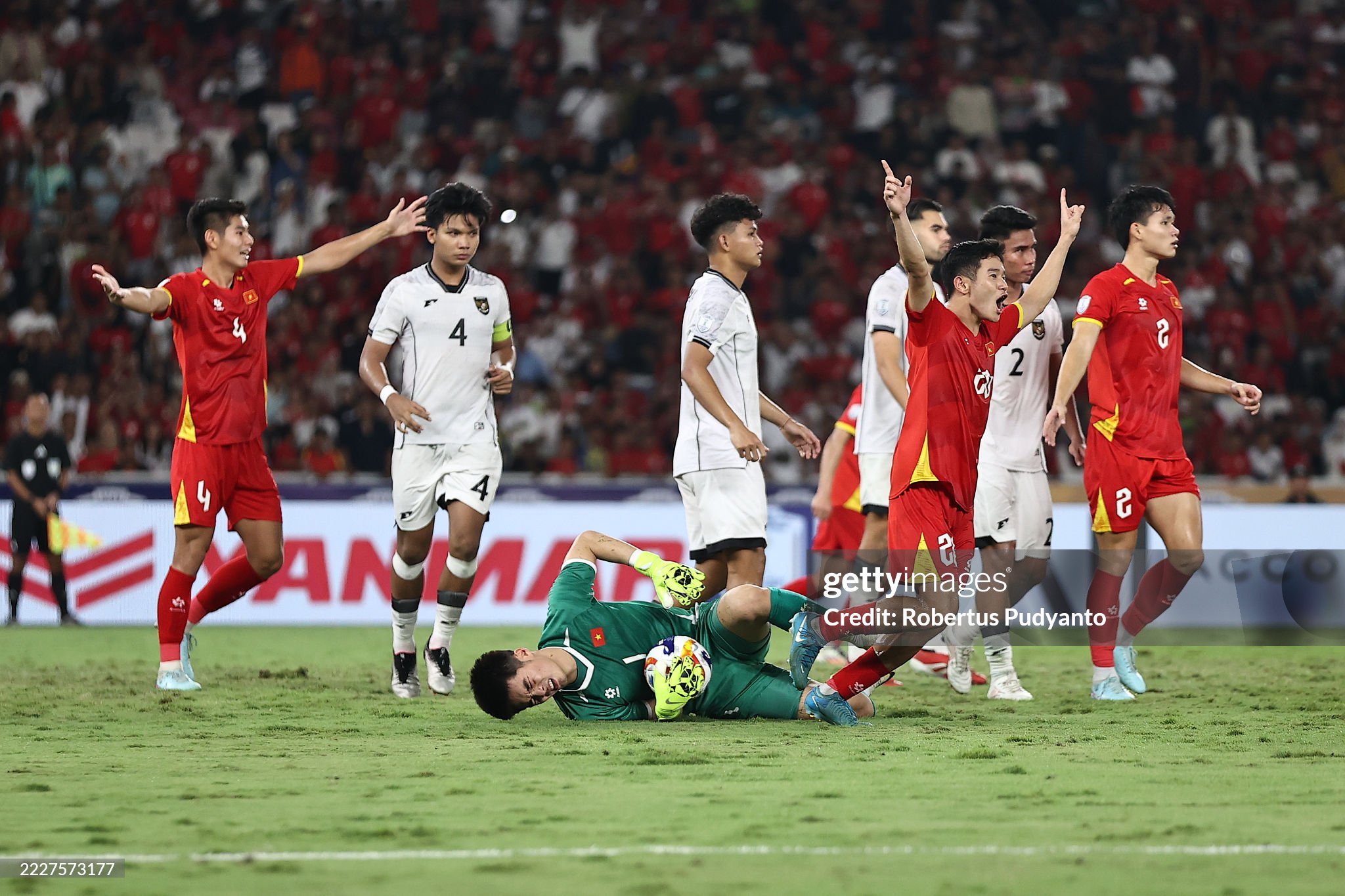 Visual điển trai của thủ môn Trần Trung Kiên - người hùng của U23 Việt Nam - Ảnh 4.