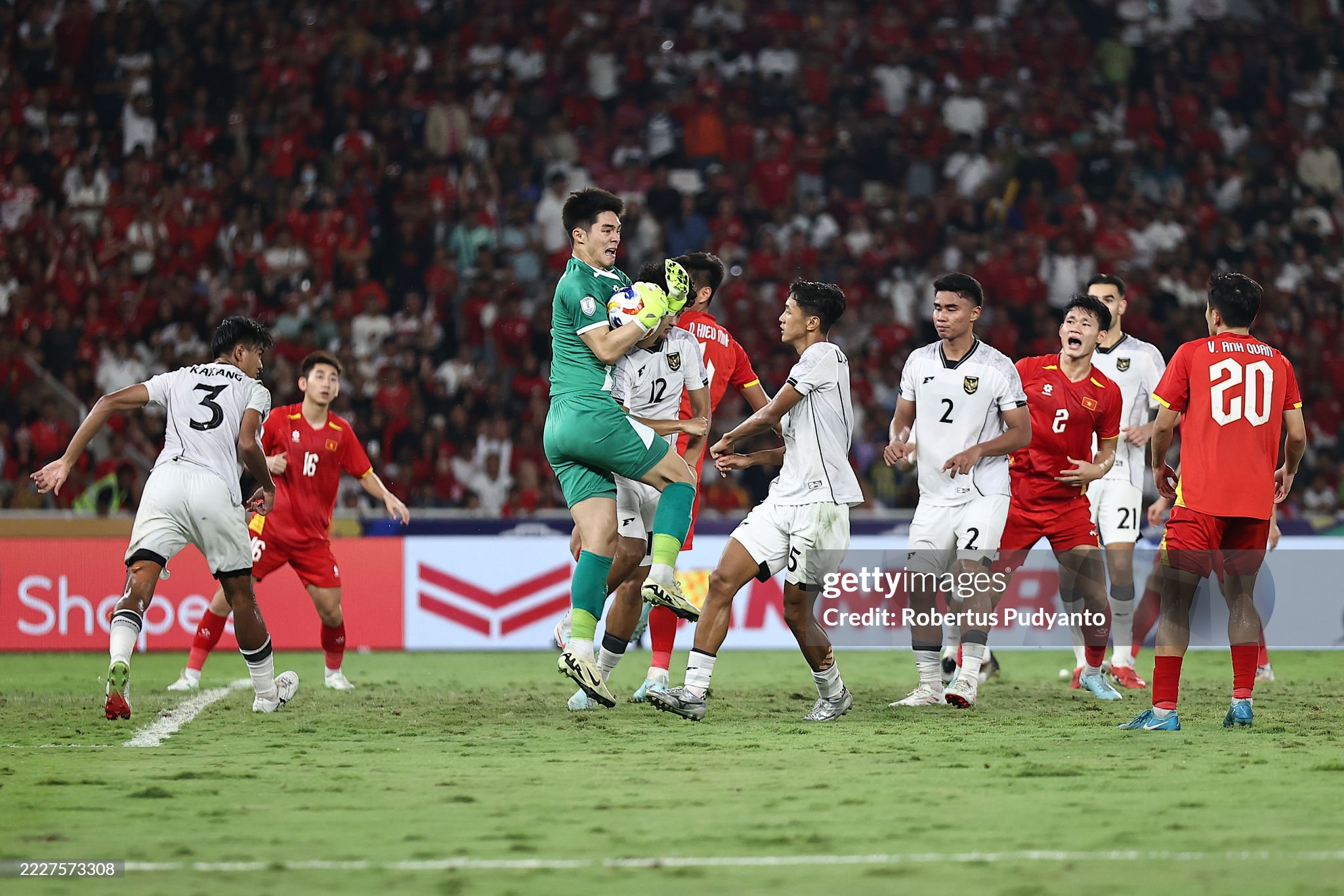 Visual điển trai của thủ môn Trần Trung Kiên - người hùng của U23 Việt Nam - Ảnh 5.