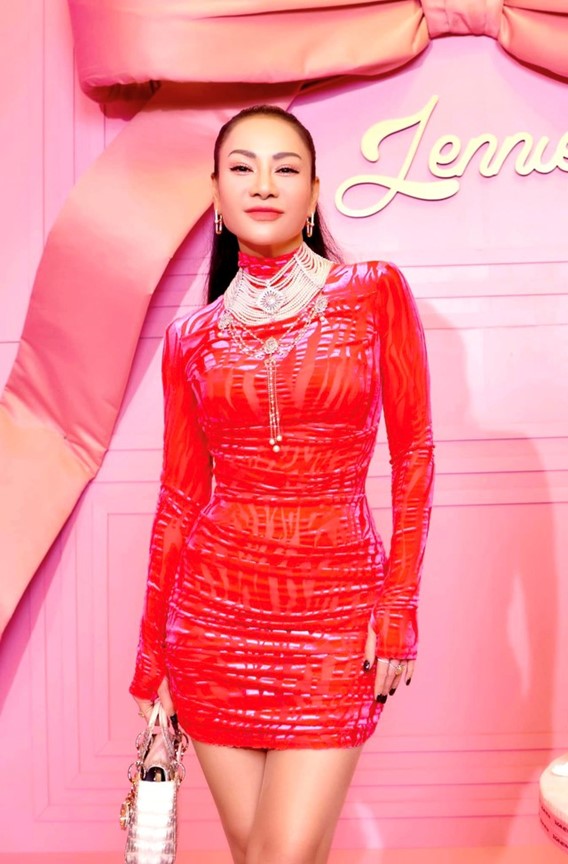 Nữ ca sĩ hàng đầu của làng nhạc Việt, tuổi 48 sống trọn khoảnh khắc bình yên bên chồng Tây - Ảnh 3.