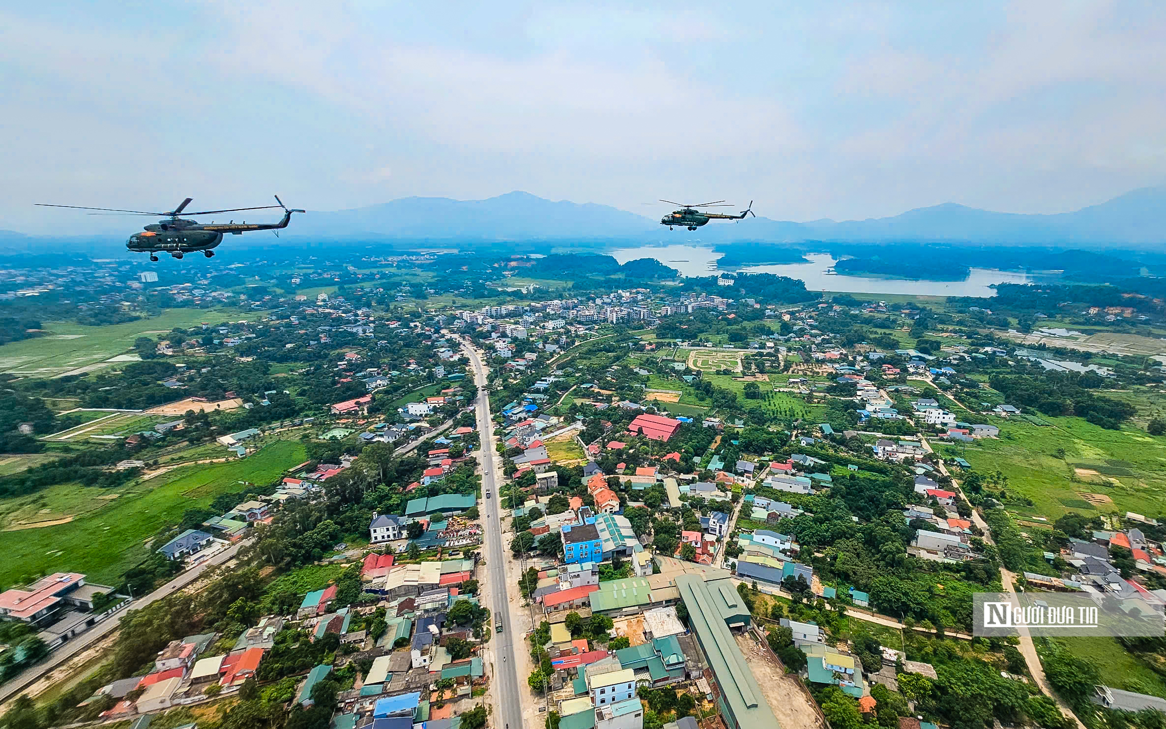 Ngắm nhìn đội hình trực thăng luyện tập trên bầu trời Hà Nội- Ảnh 12.