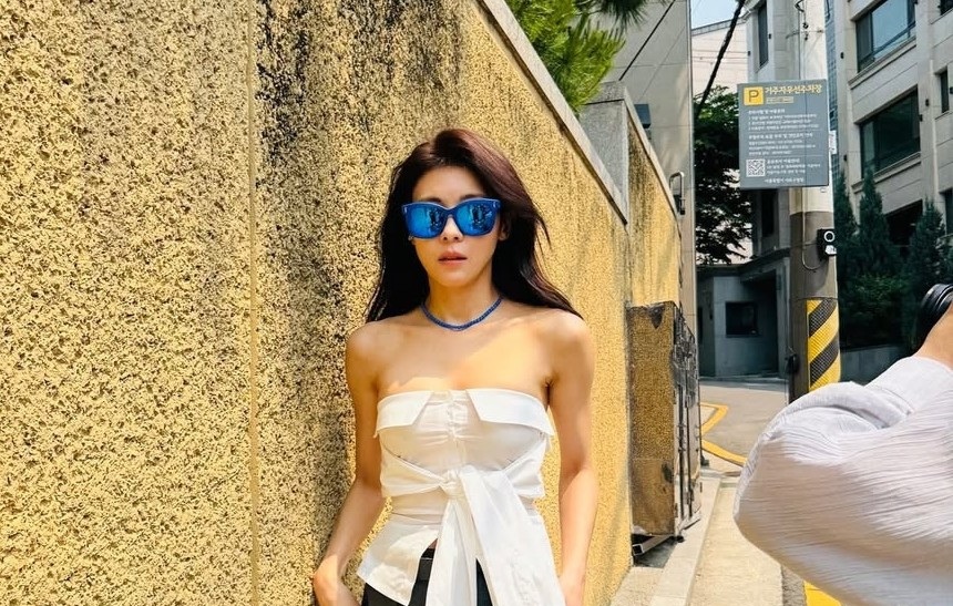 Nữ diễn viên Ha Ji Won gây xôn xao với ngoại hình khác lạ tại sự kiện - Ảnh 2. Nữ diễn viên Ha Ji Won gây xôn xao với ngoại hình khác lạ tại sự kiện - Ảnh 2.