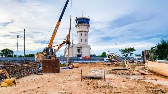 Quả bom hơn 200kg phát hiện khi thi công nhà ga T2 sân bay Đồng Hới được xử lý thế nào?- Ảnh 2. Quả bom hơn 200kg phát hiện khi thi công nhà ga T2 sân bay Đồng Hới được xử lý thế nào?- Ảnh 2.