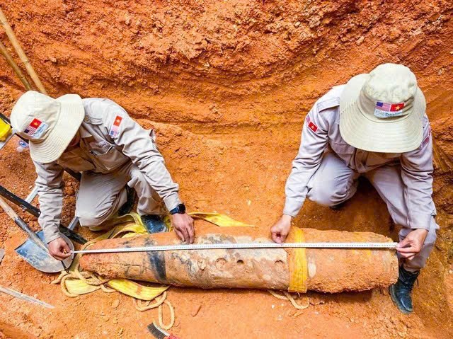 Quả bom hơn 200kg phát hiện khi thi công nhà ga T2 sân bay Đồng Hới được xử lý thế nào?- Ảnh 1. Quả bom hơn 200kg phát hiện khi thi công nhà ga T2 sân bay Đồng Hới được xử lý thế nào?- Ảnh 1.
