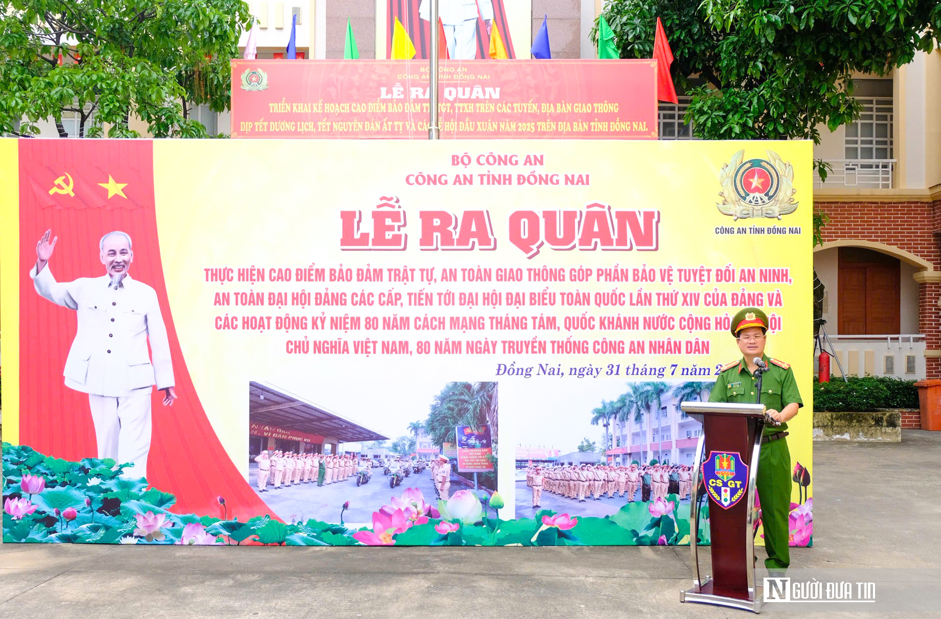 Công an tỉnh Đồng Nai ra quân thực hiện cao điểm bảo đảm trật tự, an toàn giao thông. - Ảnh 1.