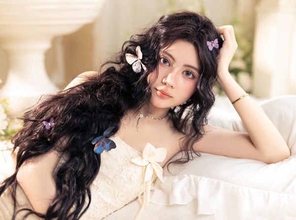 Hạt Dẻ - con gái út của MC Quyền Linh khoe nhan sắc tuổi 17 - Ảnh 2.