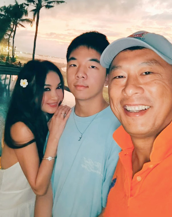 "Nữ hoàng cảnh nóng" lấy chồng 25 năm nhưng quyết không sinh con, lý do vì sao? - Ảnh 8.