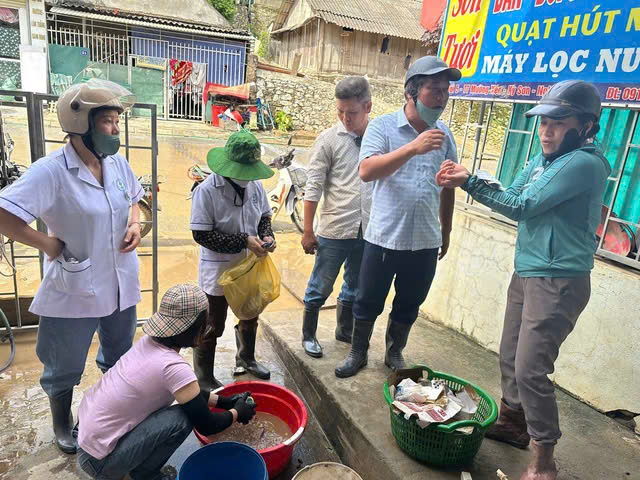 Tổ chức WHO hỗ trợ Nghệ An trong công tác phòng, chống dịch bệnh mùa mưa lũ. - Ảnh 1.