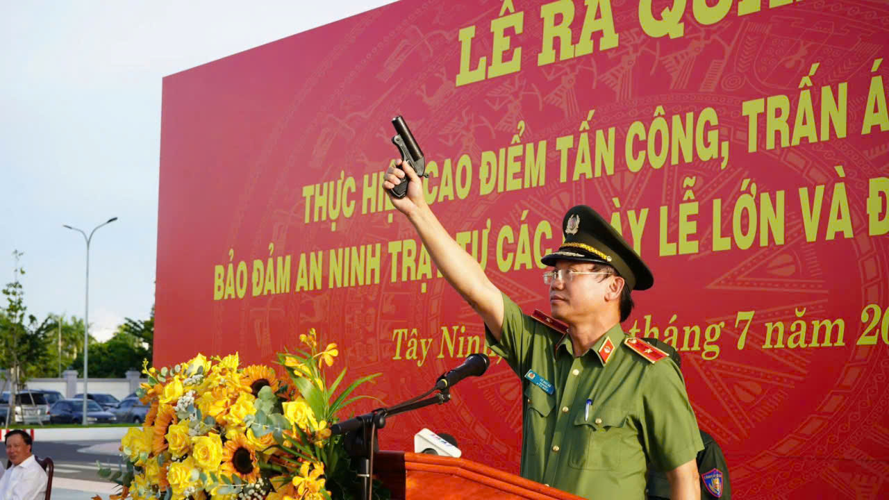 Tây Ninh ra quân cao điểm, trấn áp tội phạm, đảm bảo an ninh trật tự các ngày lễ lớn và Đại hội Đảng các cấp - Ảnh 3.