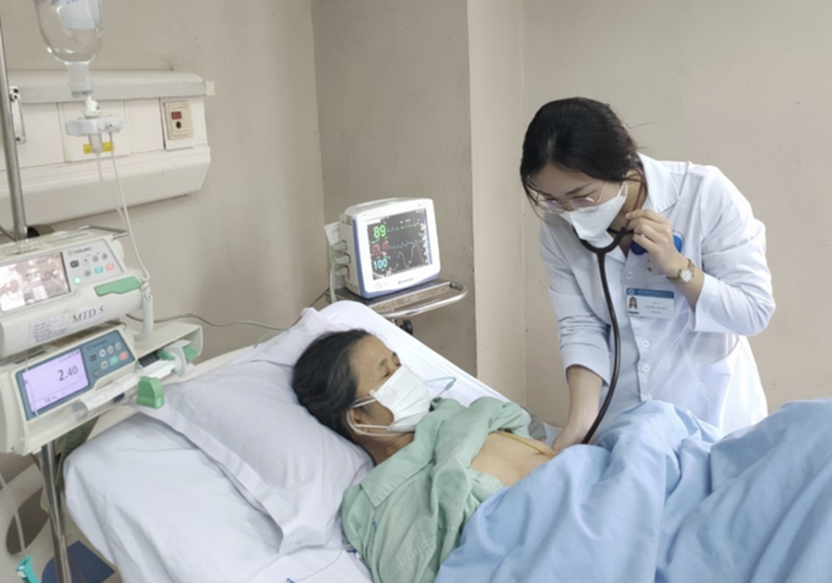 Bản tin 5/7: Người lao động nghỉ ốm được BHXH hỗ trợ thế nào?- Ảnh 1. Bản tin 5/7: Người lao động nghỉ ốm được BHXH hỗ trợ thế nào?- Ảnh 1.