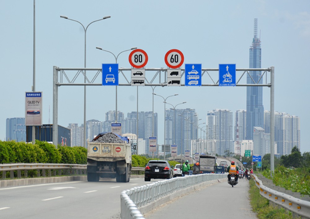 Cục Đường bộ Việt Nam yêu cầu điều chỉnh biển báo giao thông trước 15/7- Ảnh 1. Cục Đường bộ Việt Nam yêu cầu điều chỉnh biển báo giao thông trước 15/7- Ảnh 1.