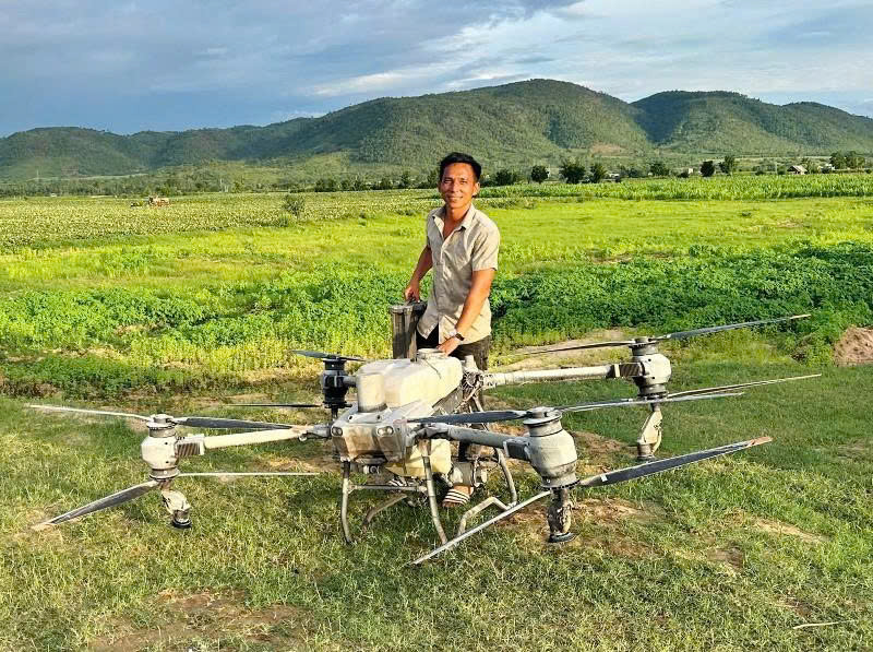 Anh nông dân kể lại phút cân não dùng drone cứu hai em nhỏ mắc kẹt giữa dòng nước xiết- Ảnh 5. Anh nông dân kể lại phút cân não dùng drone cứu hai em nhỏ mắc kẹt giữa dòng nước xiết- Ảnh 5.