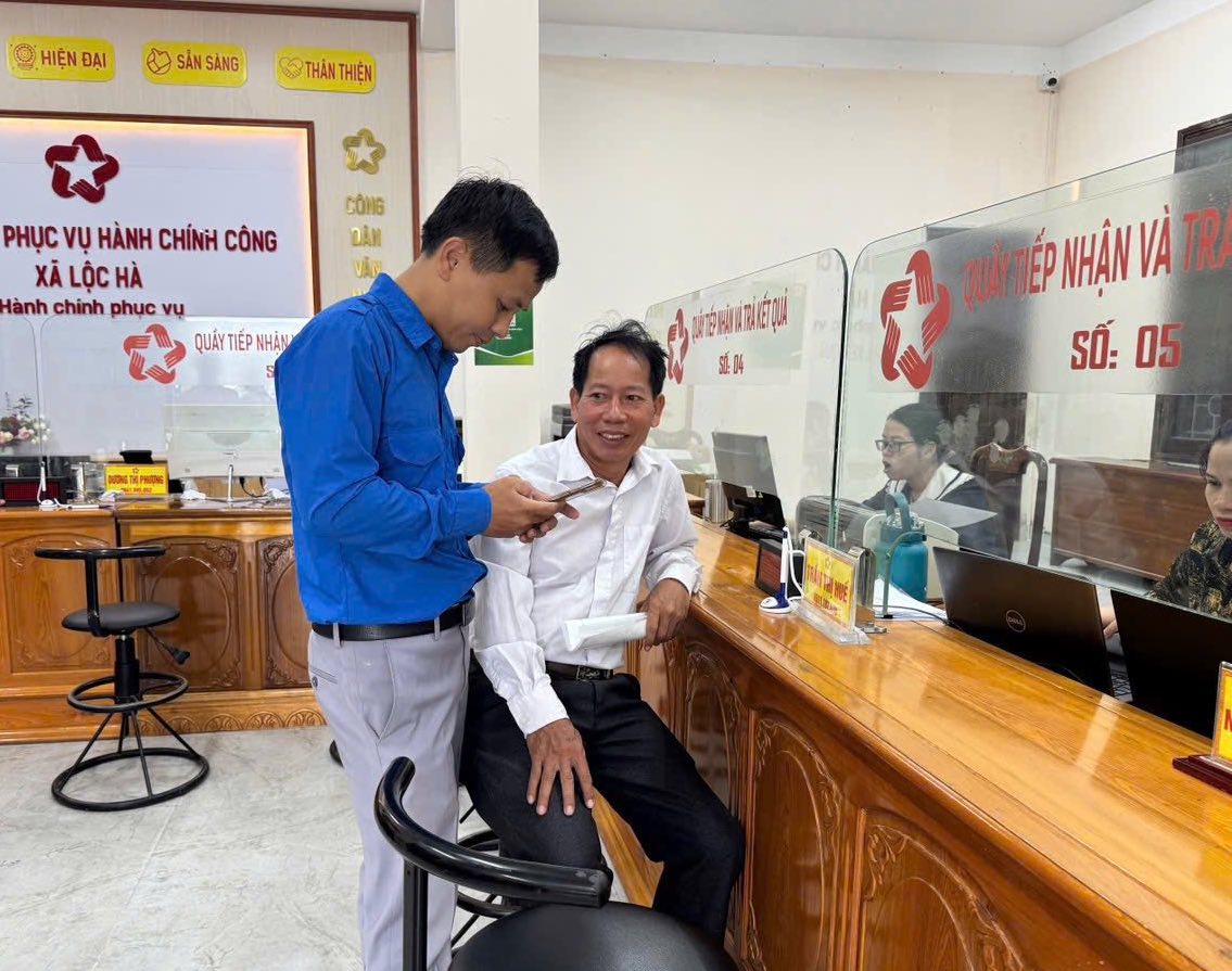 Chính quyền 2 cấp đi vào vận hành, thanh niên Hà Tĩnh xung kích hỗ trợ người dân- Ảnh 3.