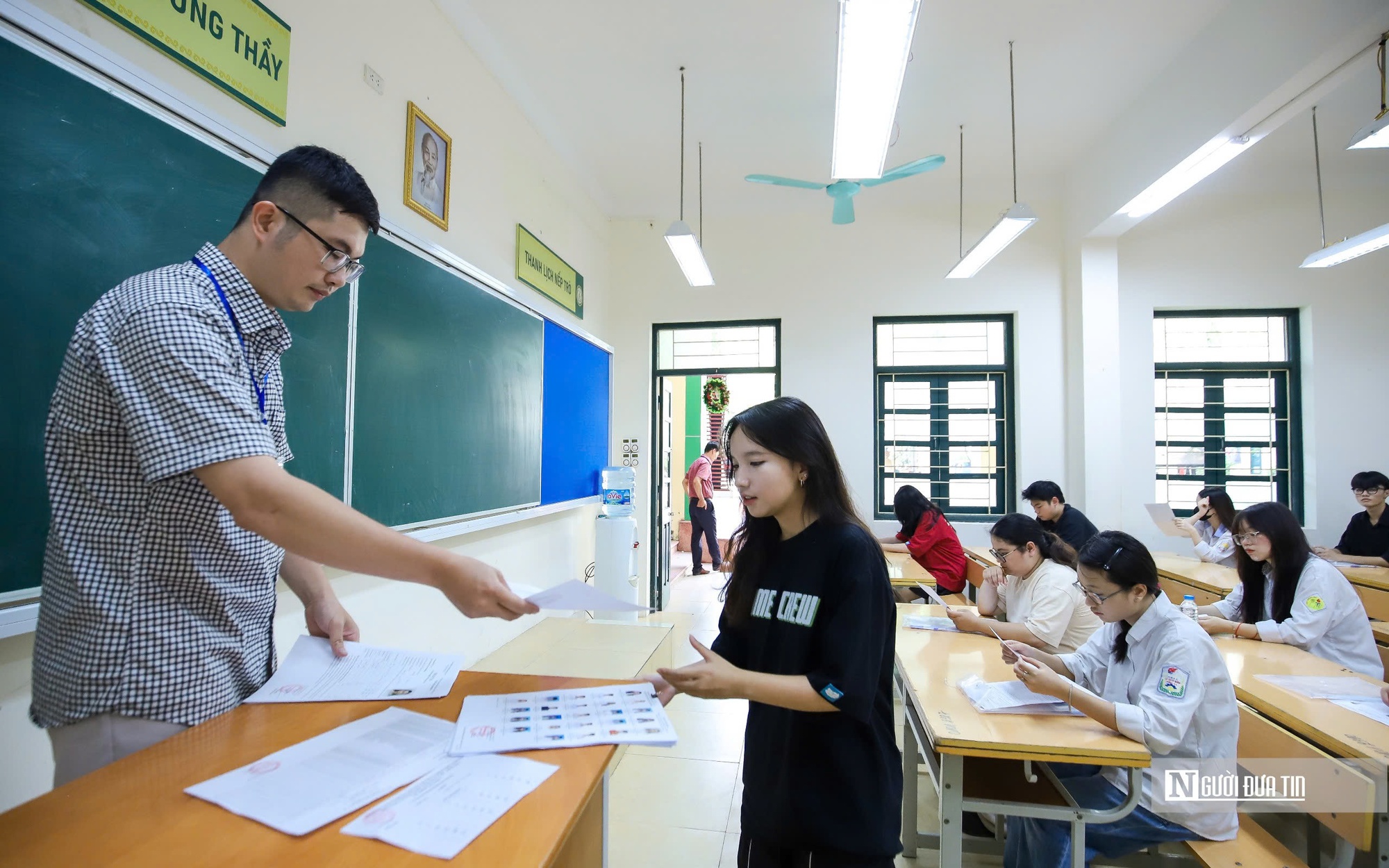 Điểm chuẩn thi lớp 10 Hà Nội: Trên 3 điểm/môn đã đỗ trường công lập