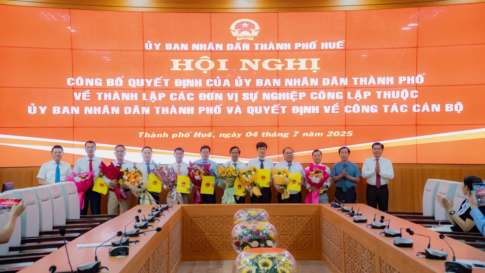 Công bố nhân sự chủ chốt 3 Ban Quản lý dự án khu vực mới ở Huế- Ảnh 1. Công bố nhân sự chủ chốt 3 Ban Quản lý dự án khu vực mới ở Huế- Ảnh 1.