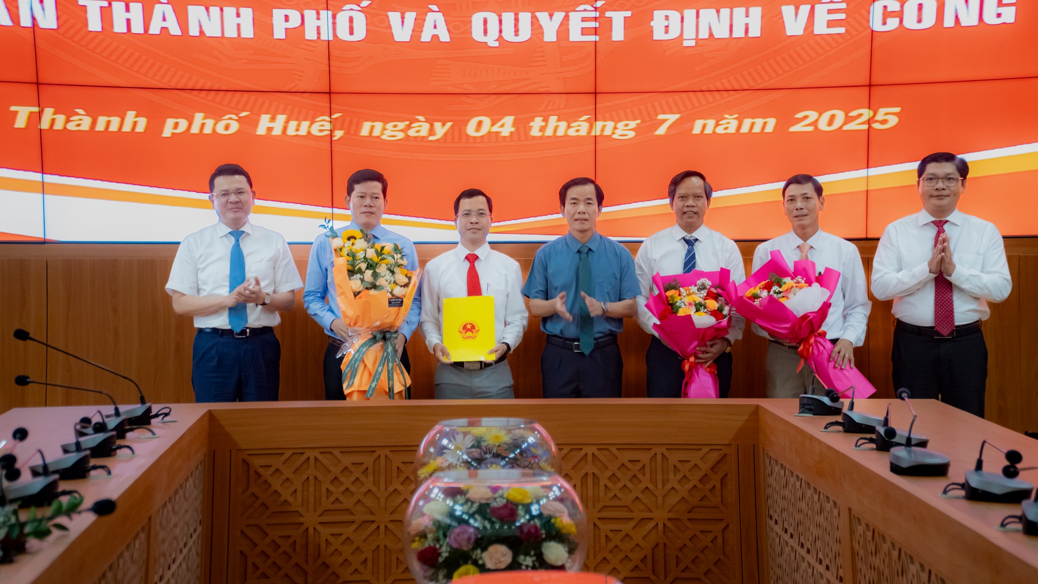 Công bố nhân sự chủ chốt 3 Ban Quản lý dự án khu vực mới ở Huế- Ảnh 2. Công bố nhân sự chủ chốt 3 Ban Quản lý dự án khu vực mới ở Huế- Ảnh 2.