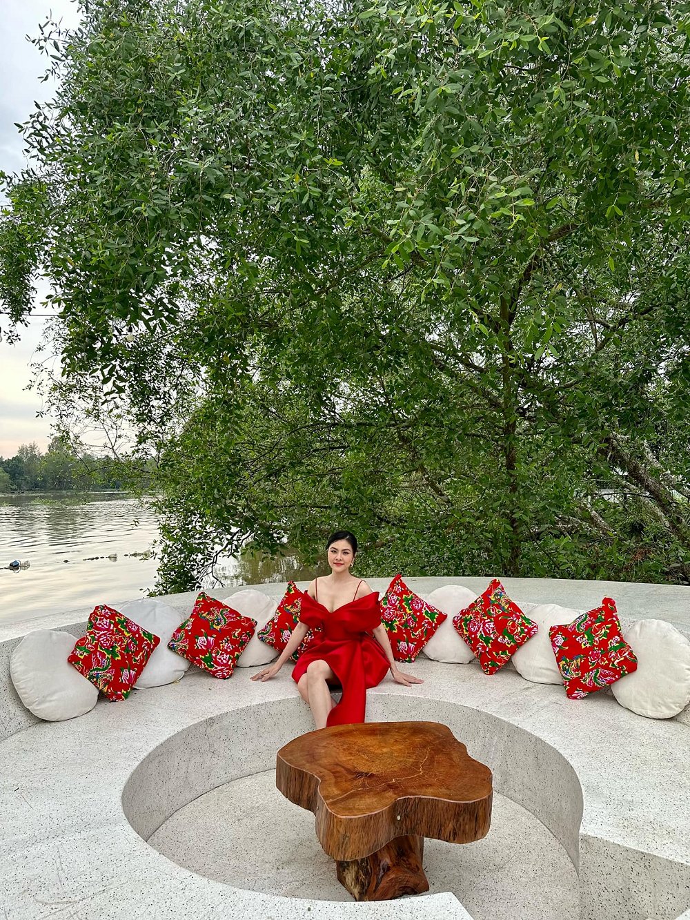 Diễn viên Vân Trang: Ở biệt thự 1000m2, bà chủ khu du lịch sinh thái, hạnh phúc viên mãn- Ảnh 14. Diễn viên Vân Trang: Ở biệt thự 1000m2, bà chủ khu du lịch sinh thái, hạnh phúc viên mãn- Ảnh 14.