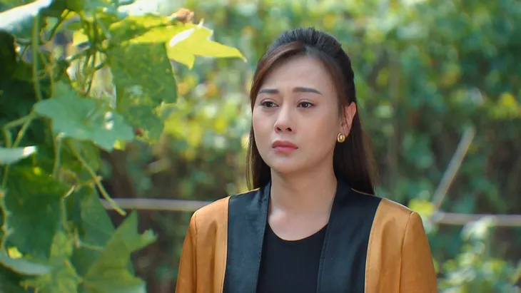 Diễn viên Phương Oanh tái xuất màn ảnh với tạo hình "bà mẹ sang chảnh"- Ảnh 5. Diễn viên Phương Oanh tái xuất màn ảnh với tạo hình "bà mẹ sang chảnh"- Ảnh 5.