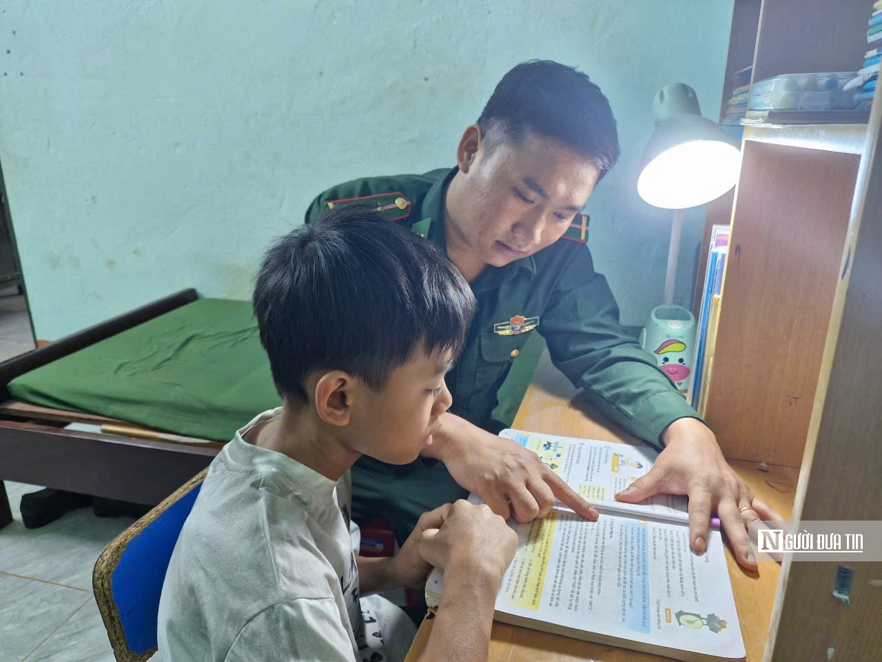 Những người lính âm thầm “chắp cánh” tri thức nơi biên cương- Ảnh 2. Những người lính âm thầm “chắp cánh” tri thức nơi biên cương- Ảnh 2.