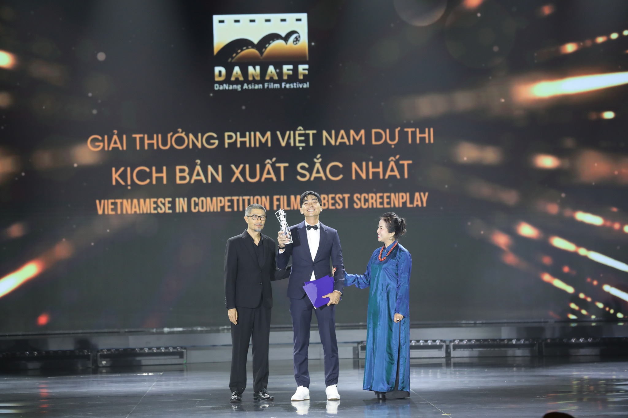 Việt Hương và Tuấn Trần giành giải diễn viên xuất sắc tại Liên hoan phim châu Á Đà Nẵng
- Ảnh 4. Việt Hương và Tuấn Trần giành giải diễn viên xuất sắc tại Liên hoan phim châu Á Đà Nẵng
- Ảnh 4.