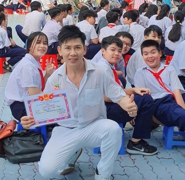 "Ngôi sao Mưa bụi" - ca sĩ Mai Tuấn: Bỏ hát làm thầy giáo dạy học, U60 vẫn lẻ bóng- Ảnh 3. "Ngôi sao Mưa bụi" - ca sĩ Mai Tuấn: Bỏ hát làm thầy giáo dạy học, U60 vẫn lẻ bóng- Ảnh 3.