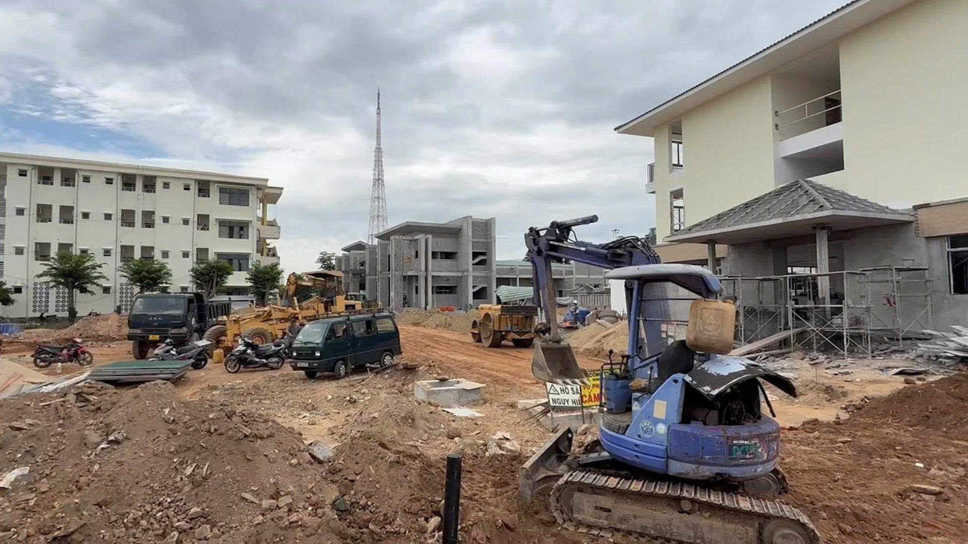 Chính quyền tăng tốc sửa nhà công vụ, người dân Quảng Ngãi "mở lòng" đón cán bộ Kon Tum lưu trú miễn phí- Ảnh 2. Chính quyền tăng tốc sửa nhà công vụ, người dân Quảng Ngãi "mở lòng" đón cán bộ Kon Tum lưu trú miễn phí- Ảnh 2.
