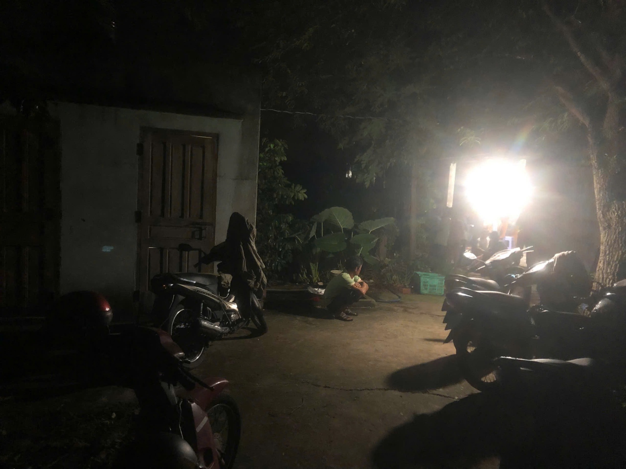 Tạm giữ con trai đánh cha ruột tử vong vì bênh mẹ- Ảnh 1. Tạm giữ con trai đánh cha ruột tử vong vì bênh mẹ- Ảnh 1.