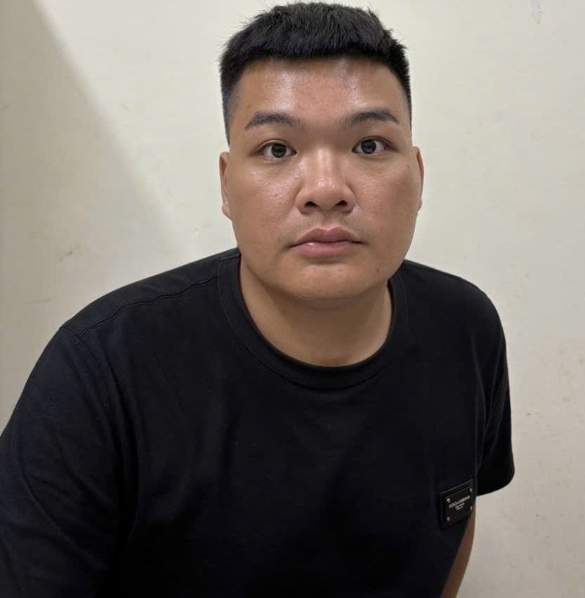 Hà Nội: "Tóm sống" tên cướp tiệm vàng liều lĩnh sau 6 giờ truy bắt- Ảnh 1. Hà Nội: "Tóm sống" tên cướp tiệm vàng liều lĩnh sau 6 giờ truy bắt- Ảnh 1.