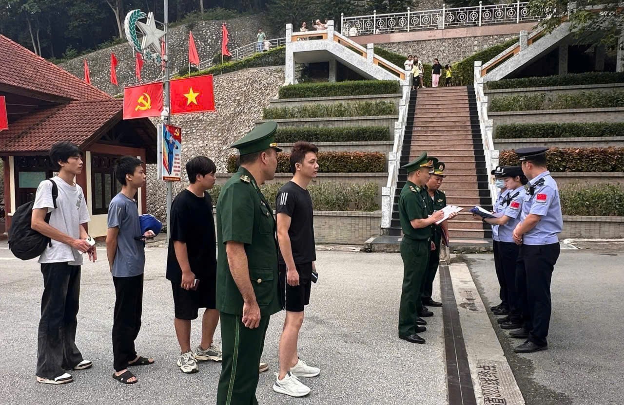 Đấu tranh với hoạt động xuất nhập cảnh trái phép với nhiều thủ đoạn tinh vi- Ảnh 1. Đấu tranh với hoạt động xuất nhập cảnh trái phép với nhiều thủ đoạn tinh vi- Ảnh 1.