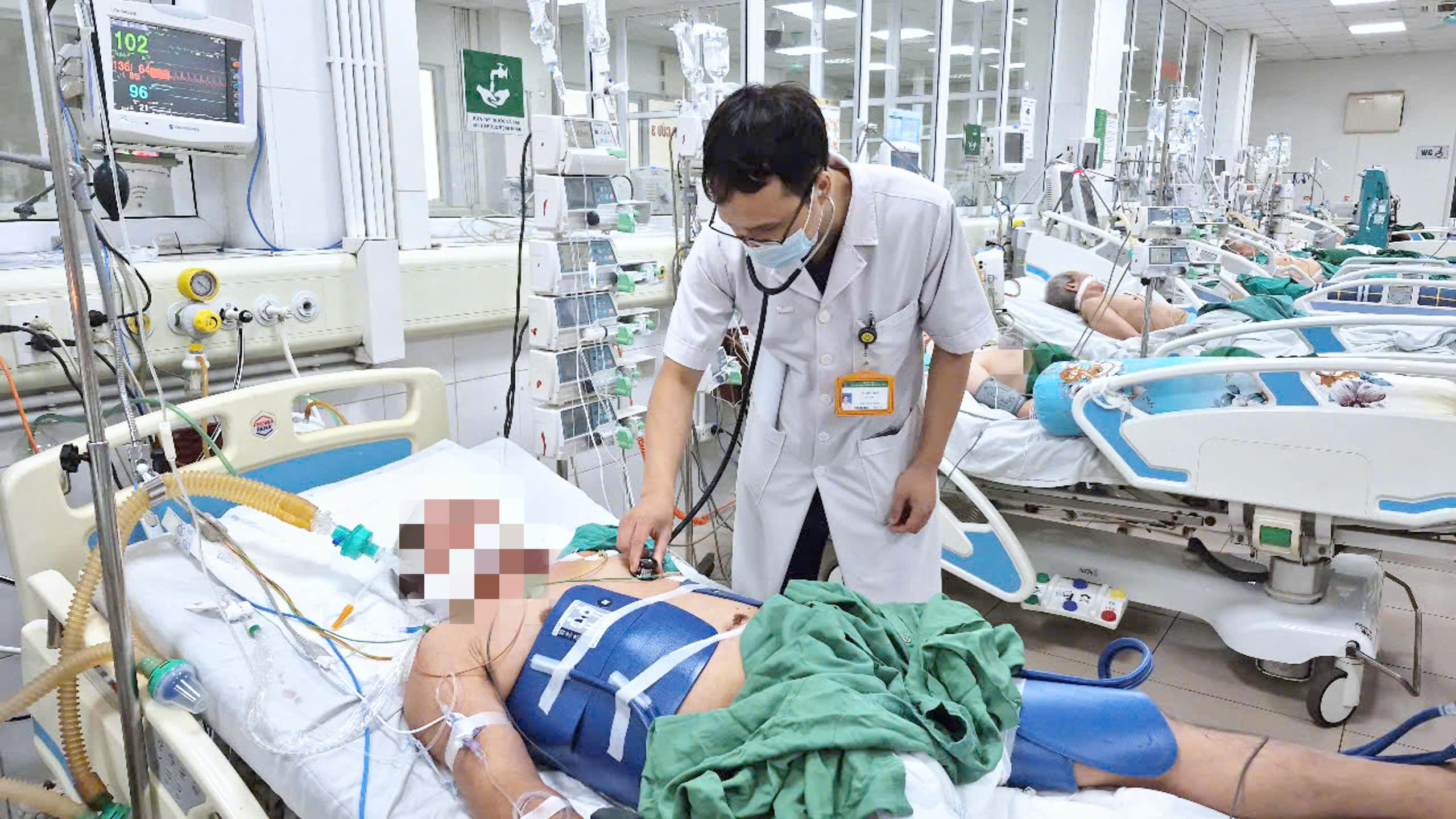 Người đàn ông nguy kịch nghi do điện giật khi sửa bồn nước- Ảnh 3. Người đàn ông nguy kịch nghi do điện giật khi sửa bồn nước- Ảnh 3.