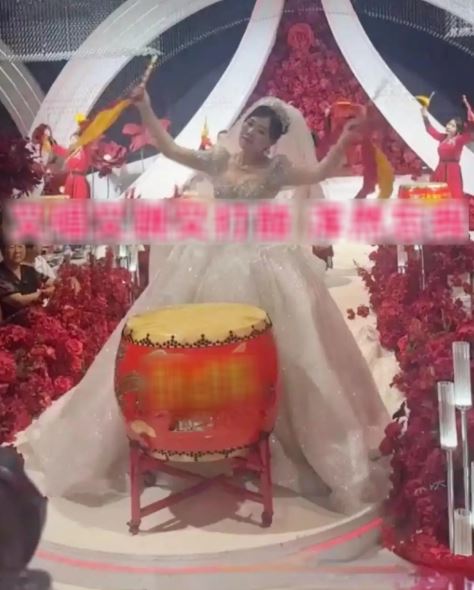 Cô dâu 38 tuổi gây tranh cãi vì trình diễn "lố" trong đám cưới- Ảnh 1. Cô dâu 38 tuổi gây tranh cãi vì trình diễn "lố" trong đám cưới- Ảnh 1.