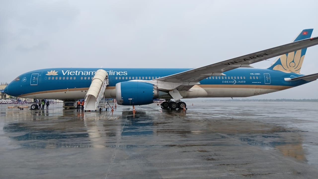 Máy bay Vietnam Airlines hạ cánh tại sân bay Kolkata. Máy bay Vietnam Airlines hạ cánh tại sân bay Kolkata.