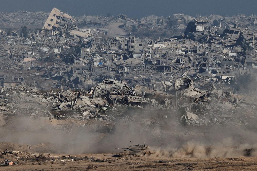 Ông Netanyahu tin rằng Tổng thống Trump có thể giúp thúc đẩy ký kết thỏa thuận ngừng bắn- Ảnh 1. Israeli tank maneuvers in Gaza, as seen from Israel
