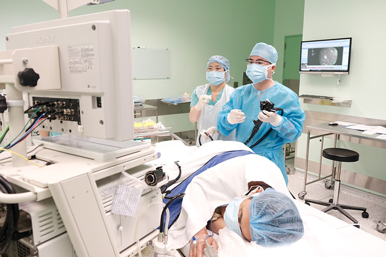 Bác sĩ Bùi Nhuận Quý: “Với một bác sĩ, việc học không bao giờ dừng lại”- Ảnh 3. Bác sĩ Bùi Nhuận Quý: "Hạnh phúc vì được làm đúng đam mê" | Báo Dân trí