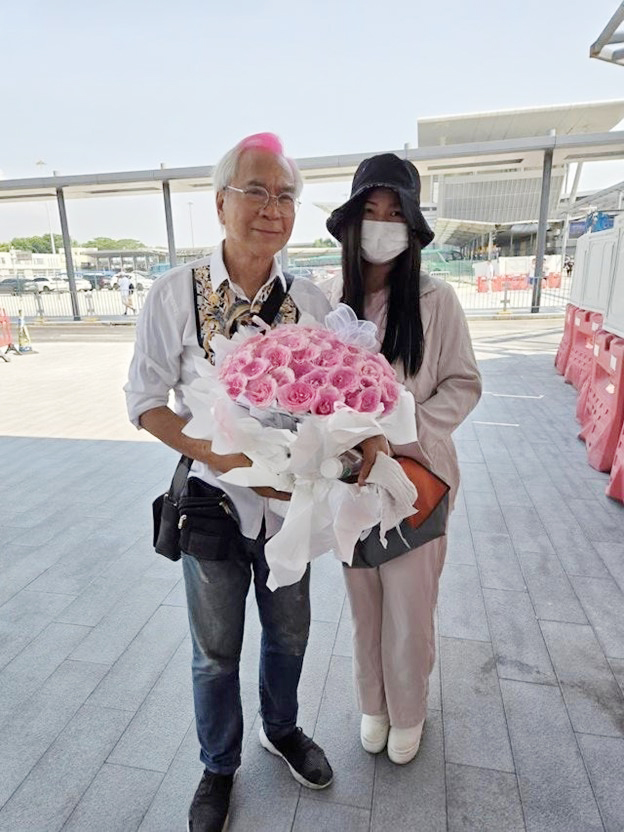 Nam diễn viên Lý Long Cơ bật khóc khi đón bạn gái kém 37 tuổi ra tù- Ảnh 3. Nam diễn viên Lý Long Cơ bật khóc khi đón bạn gái kém 37 tuổi ra tù- Ảnh 3.