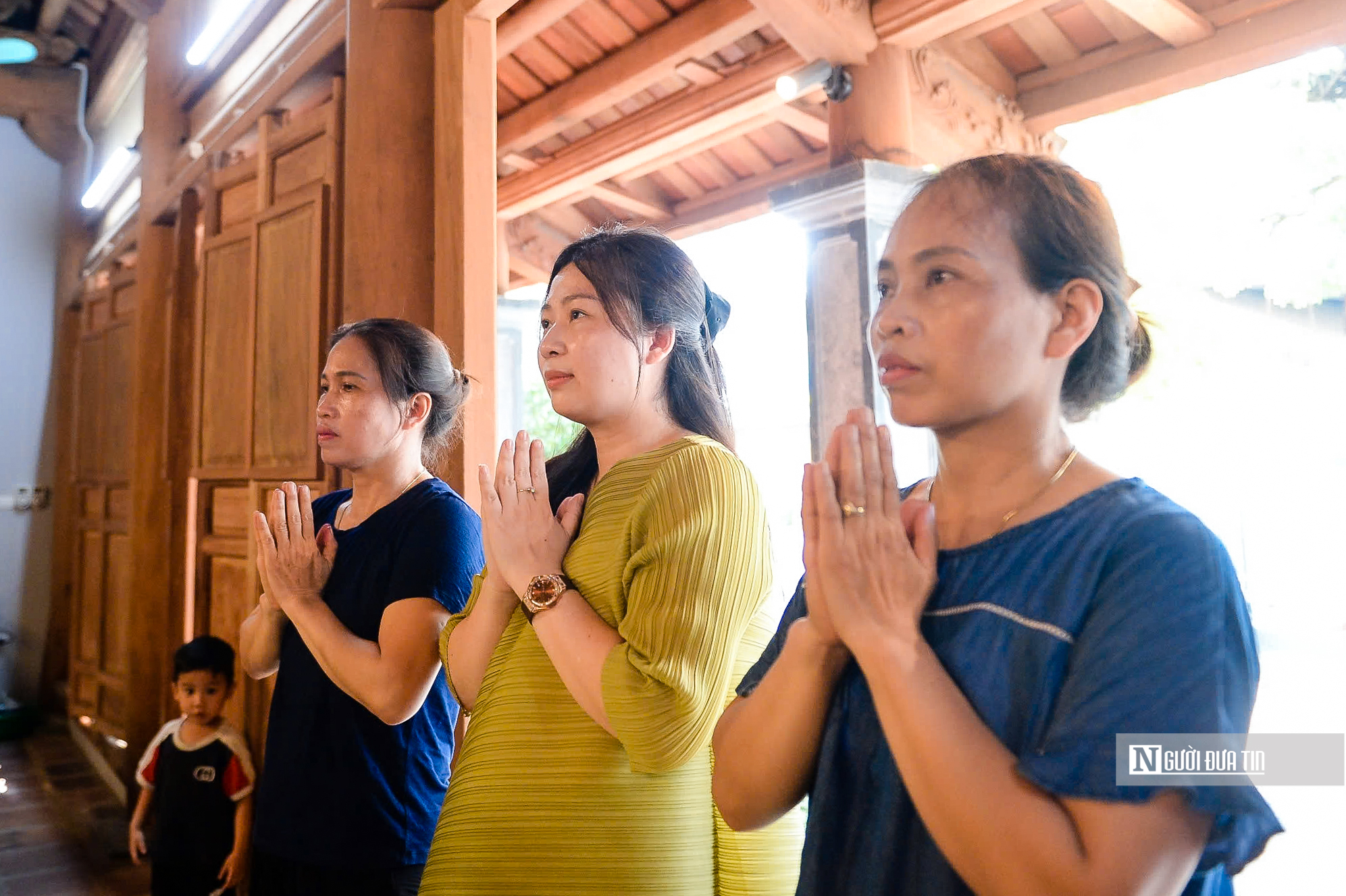 Hà Nội: Người dân thắp hương tưởng niệm cố Tổng Bí thư Nguyễn Phú Trọng- Ảnh 7. Hà Nội: Người dân thắp hương tưởng niệm cố Tổng Bí thư Nguyễn Phú Trọng- Ảnh 7.