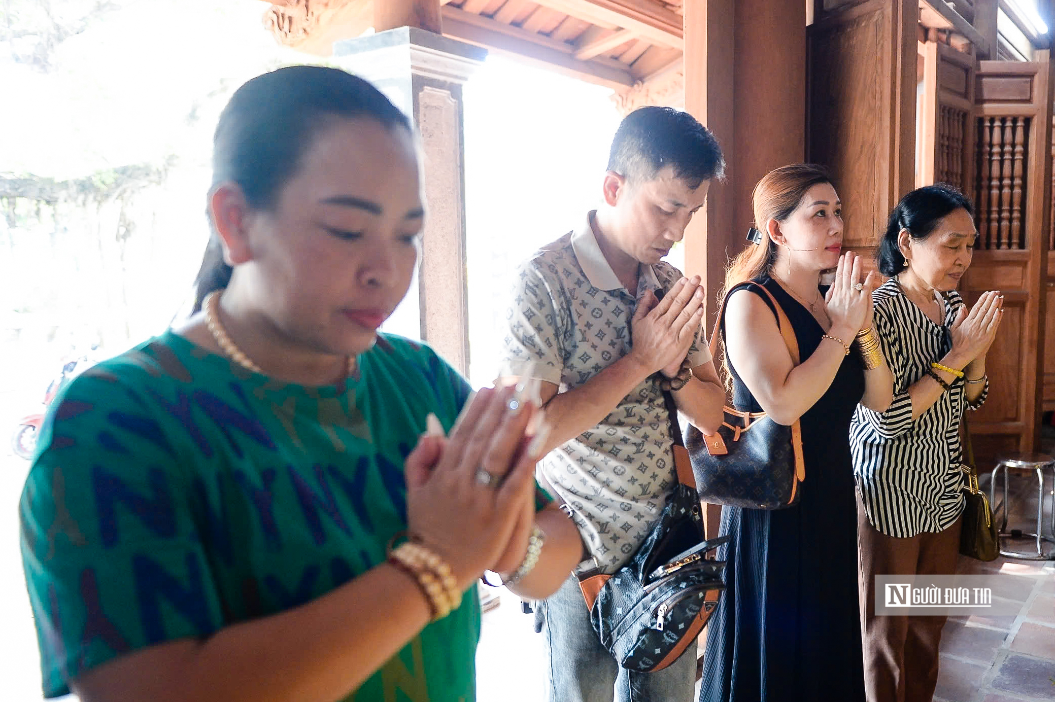 Hà Nội: Người dân thắp hương tưởng niệm cố Tổng Bí thư Nguyễn Phú Trọng- Ảnh 11. Hà Nội: Người dân thắp hương tưởng niệm cố Tổng Bí thư Nguyễn Phú Trọng- Ảnh 11.
